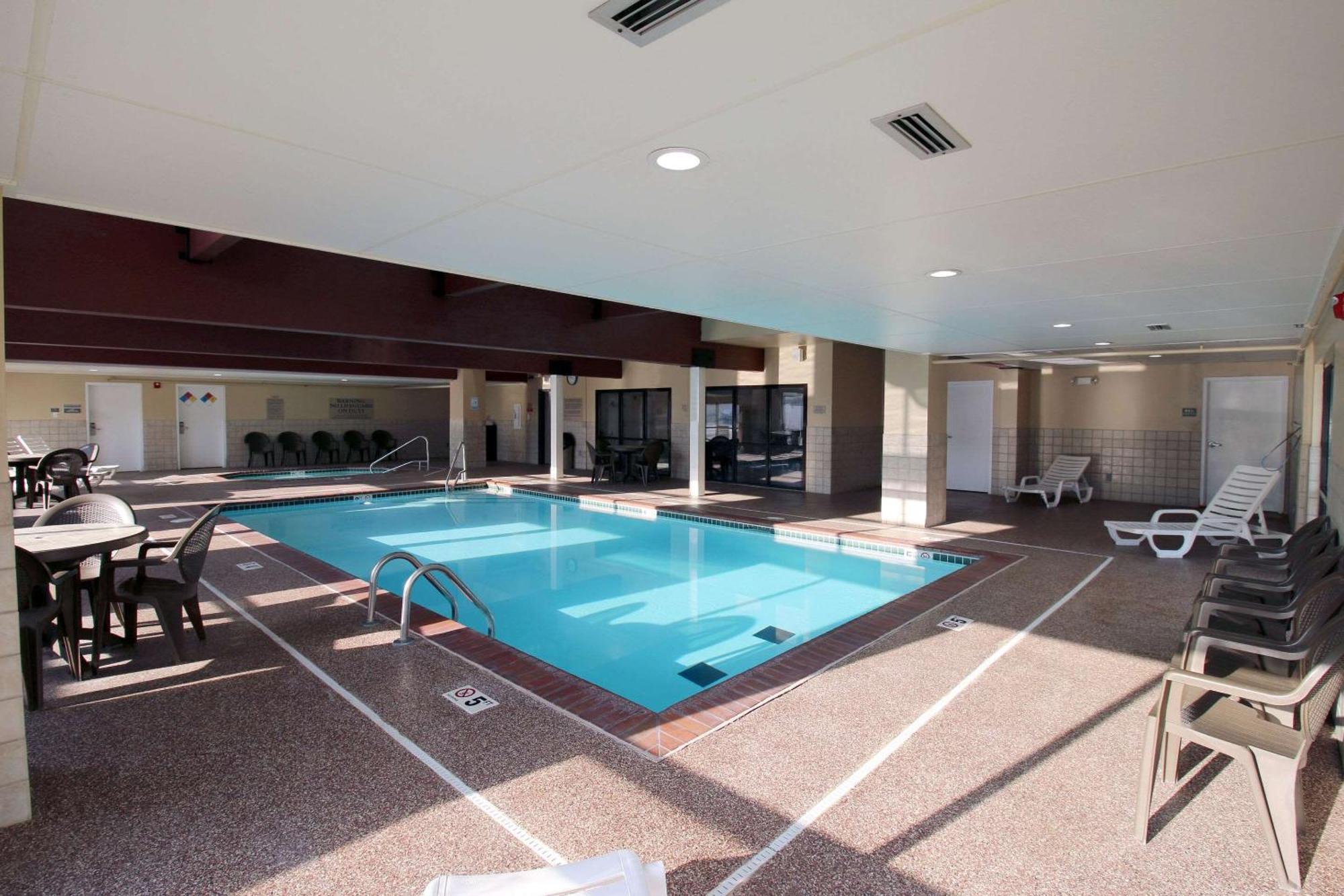 Country Inn & Suites By Radisson, Council Bluffs, Ia Esterno foto
